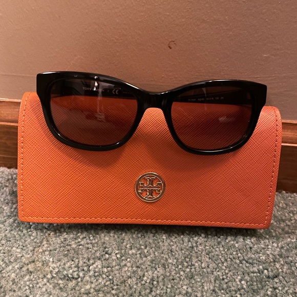 Tory Burch sunglasses - Picture 1 of 3